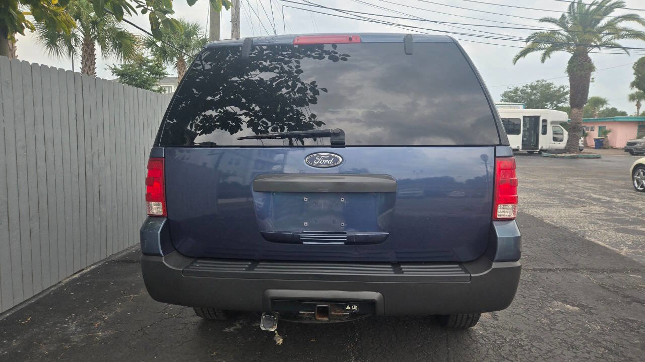 Used 2004 Ford Expedition XLS AWD/4WD image 4