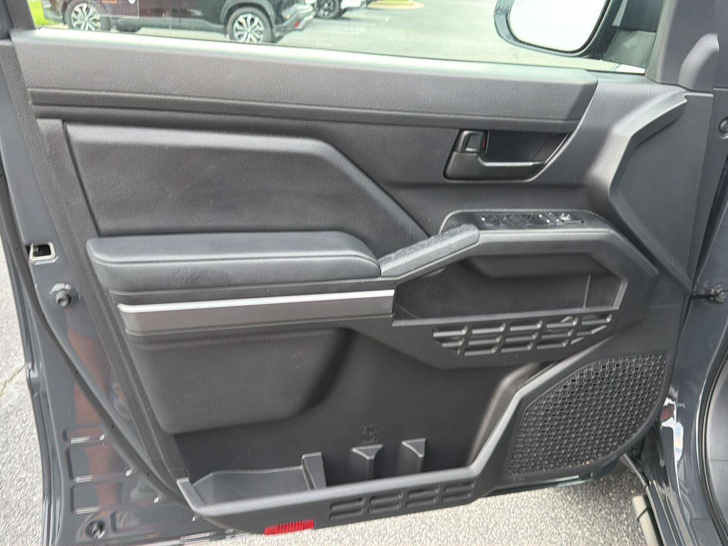 Certified 2025 Toyota Tacoma SR5 AWD/4WD image 16
