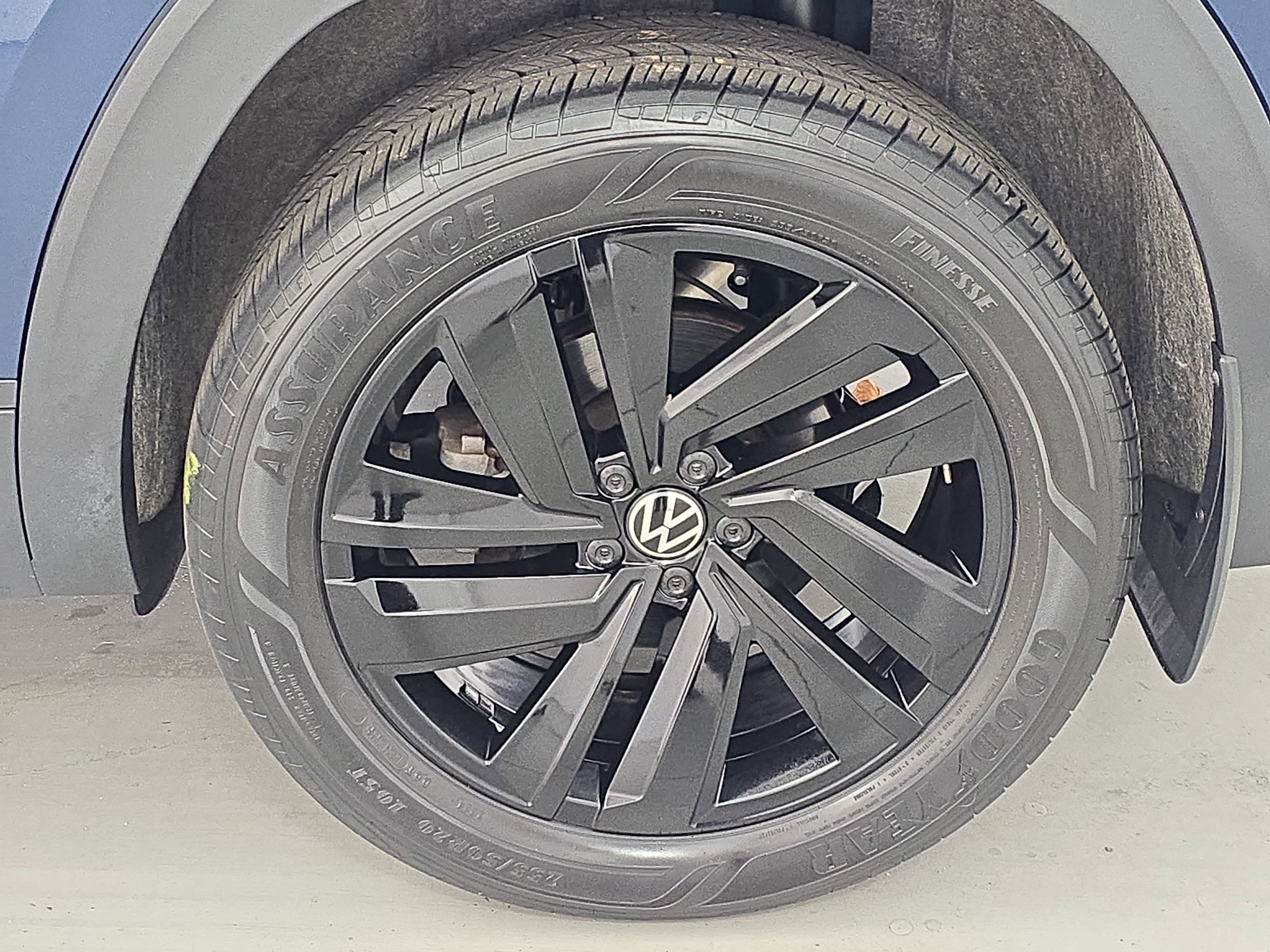 Certified 2023 Volkswagen Atlas Cross Sport SE w/ Black Wheel Package image 30
