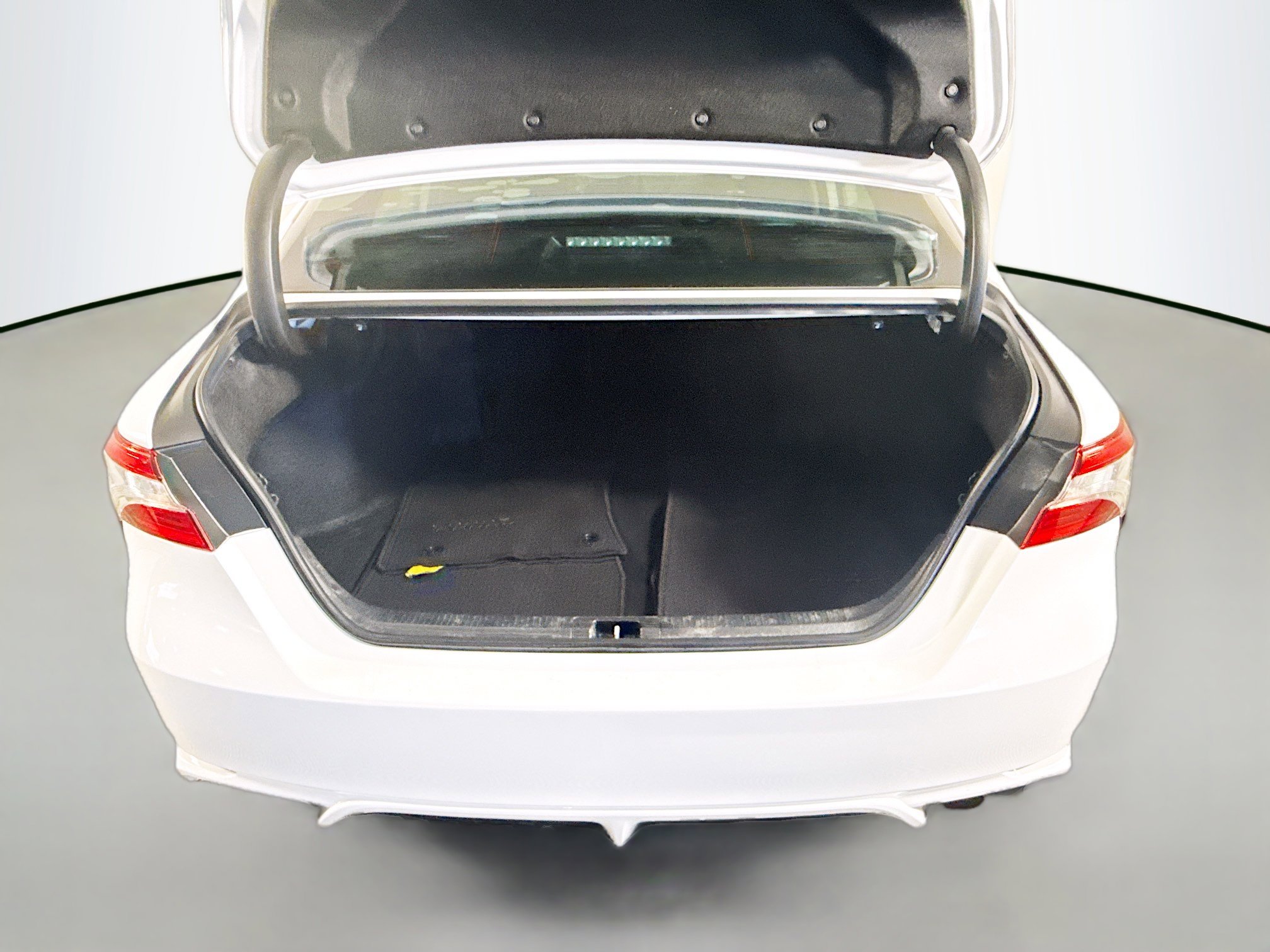 Used 2019 Toyota Camry SE FWD image 34