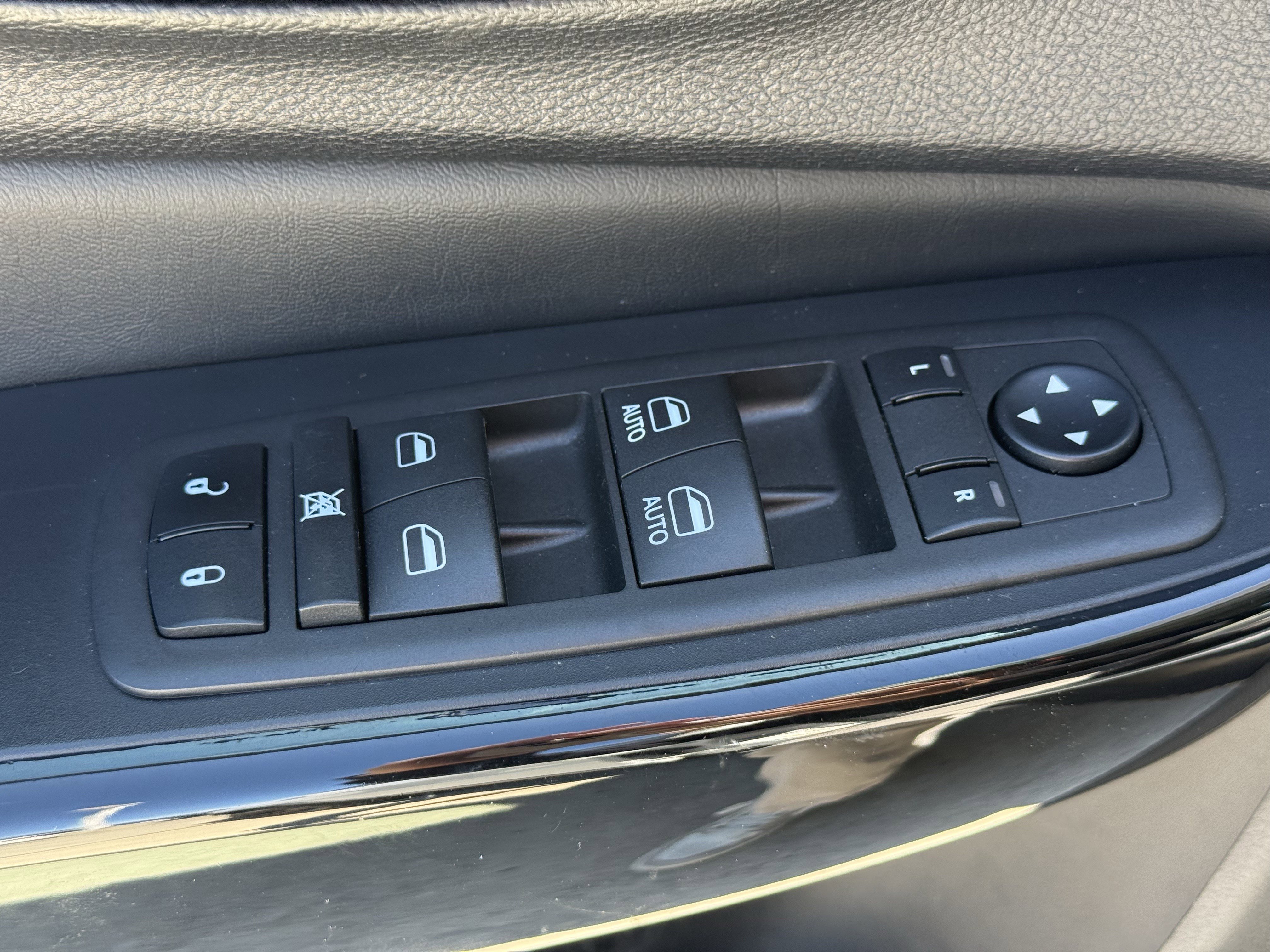 Used 2023 Jeep Cherokee Altitude Lux image 27