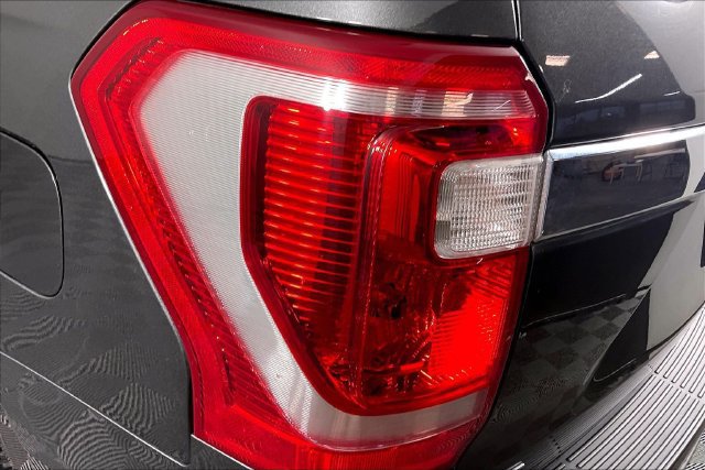 Used 2019 Ford Expedition XLT w/ Equipment Group 202A AWD/4WD image 21
