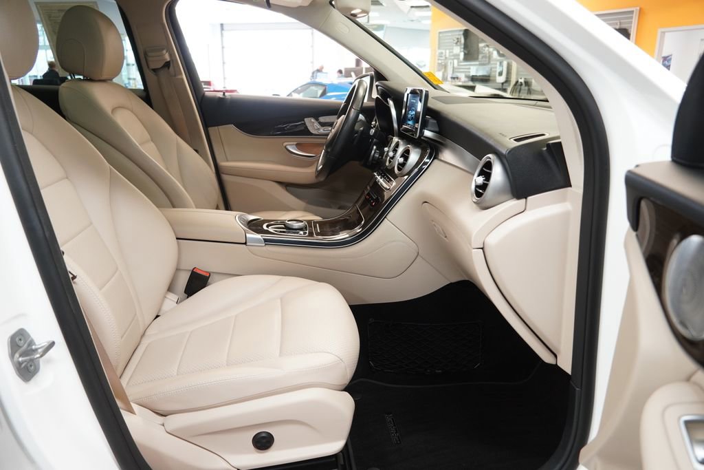 Used 2017 Mercedes-Benz GLC 300 4MATIC image 38