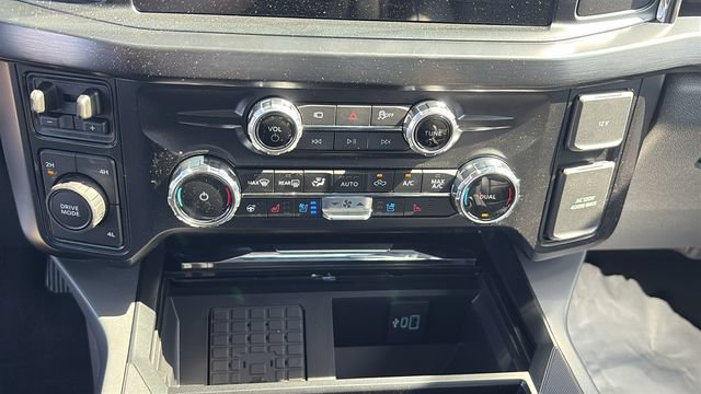 New 2026 Ford F250 Lariat w/ Black Appearance Package AWD/4WD image 24