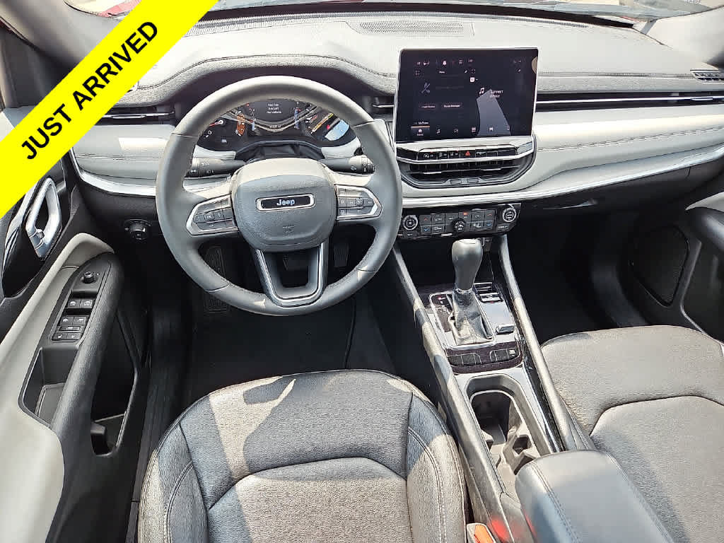 Used 2025 Jeep Compass Limited AWD/4WD image 10