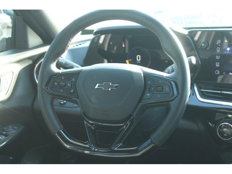 Used 2024 Chevrolet Trax RS w/ Sunroof Package image 14