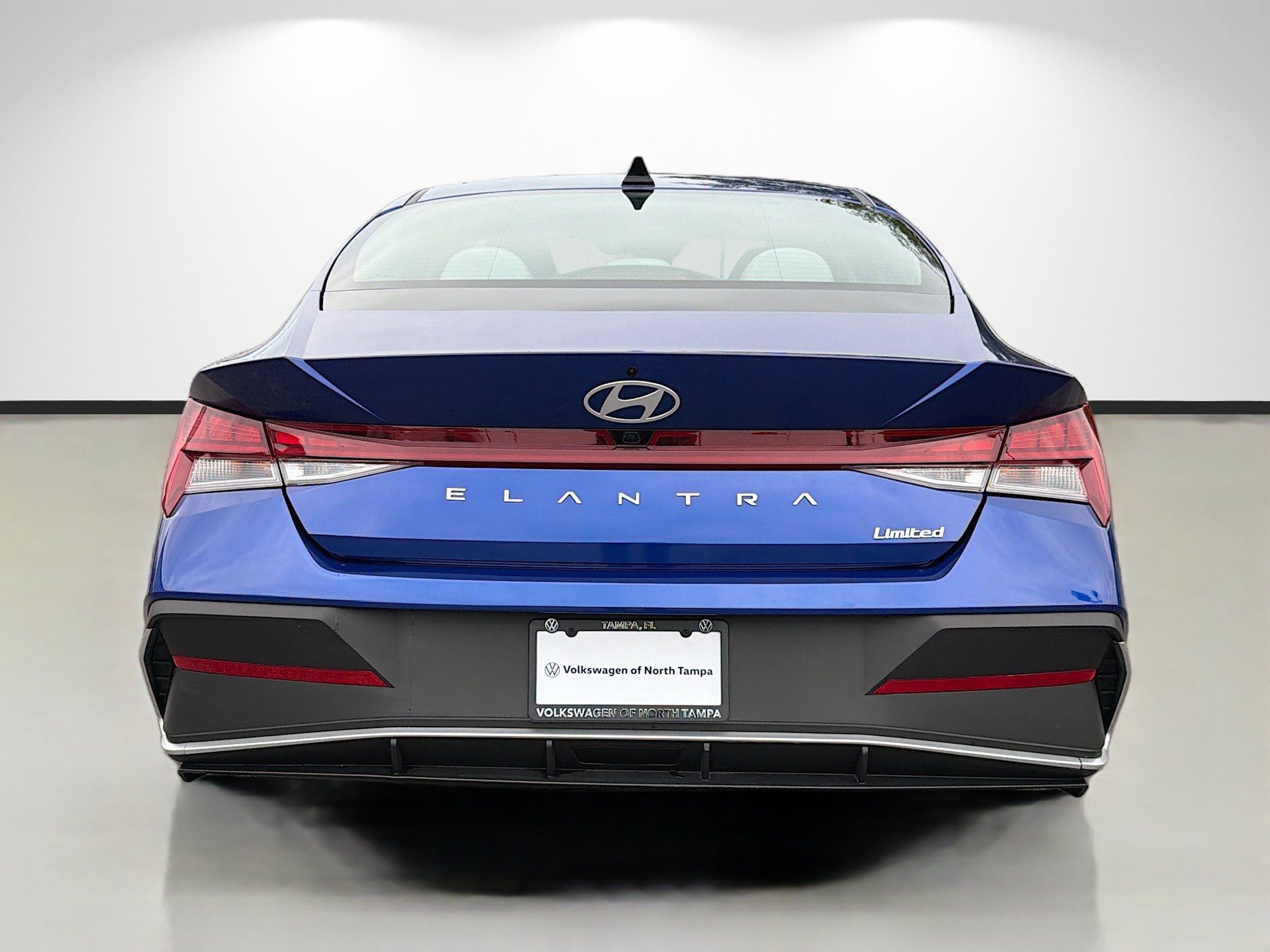 Used 2025 Hyundai Elantra Limited FWD image 4