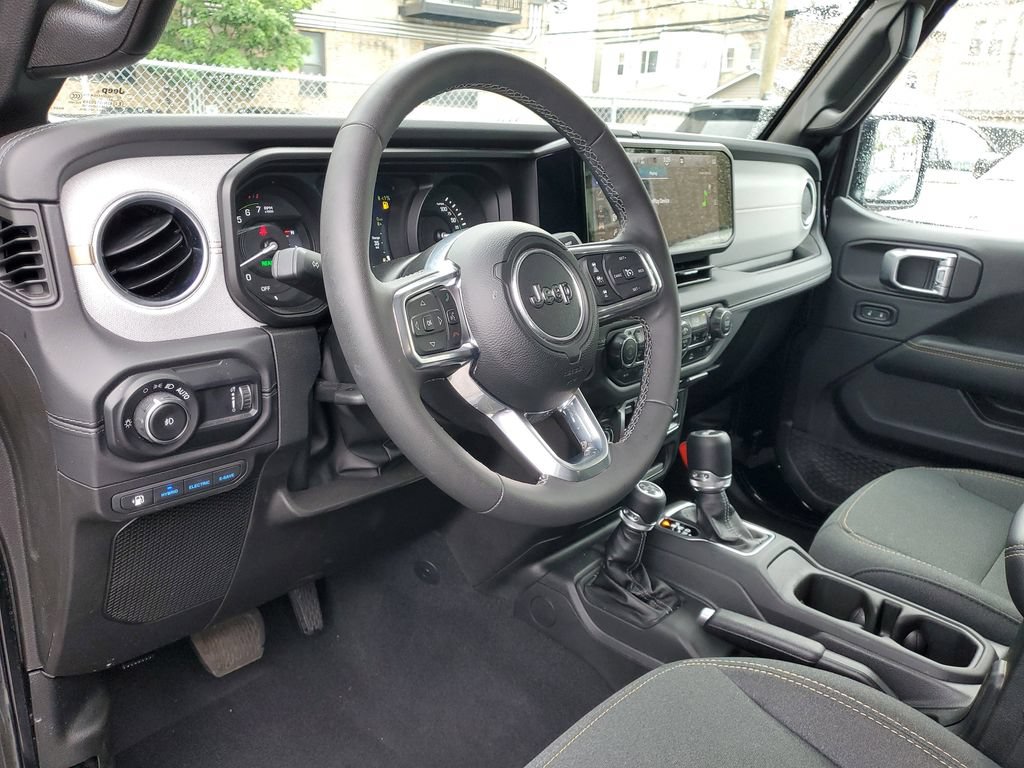 Certified 2025 Jeep Wrangler Unlimited Sahara AWD/4WD image 15