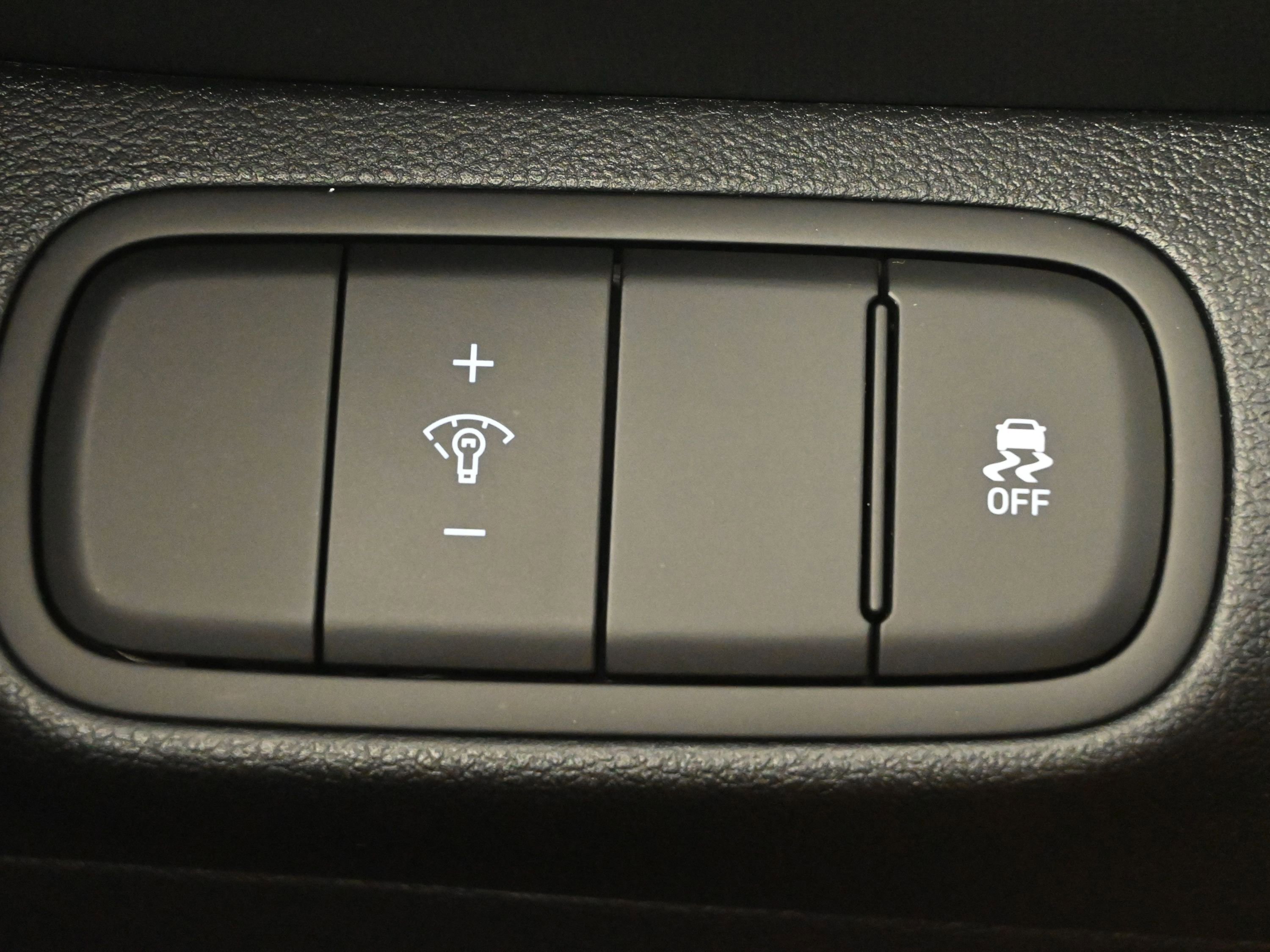 Used 2024 Hyundai Venue SEL image 12