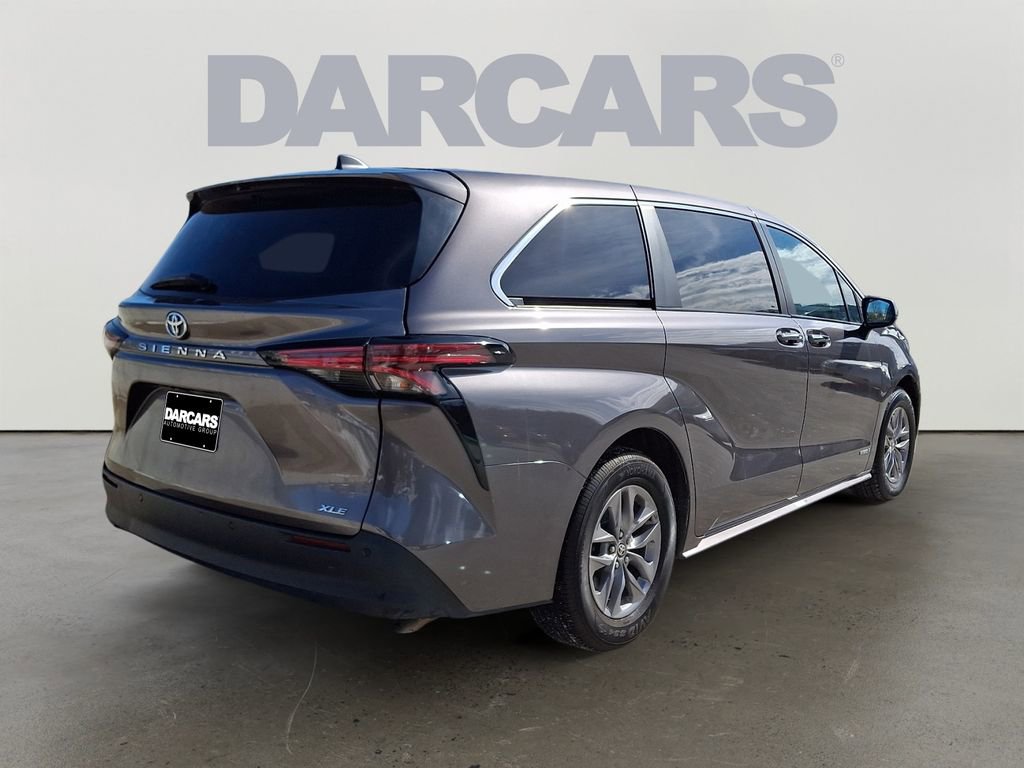 Used 2021 Toyota Sienna XLE image 7