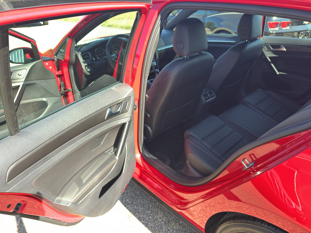 Used 2019 Volkswagen GTI SE FWD image 27