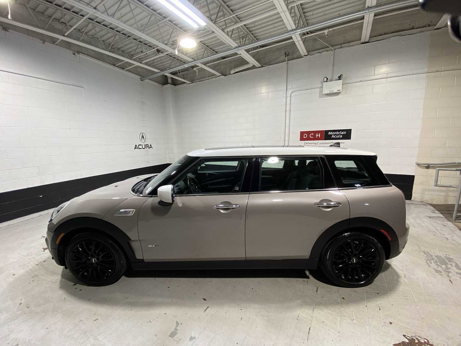 Used 2024 MINI Cooper Clubman S w/ Signature Upholstery Package image 3