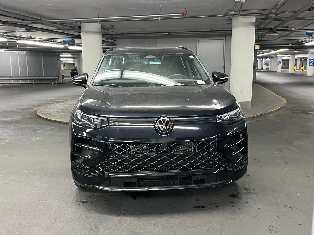 New 2025 Volkswagen Tiguan SE R-Line image 33