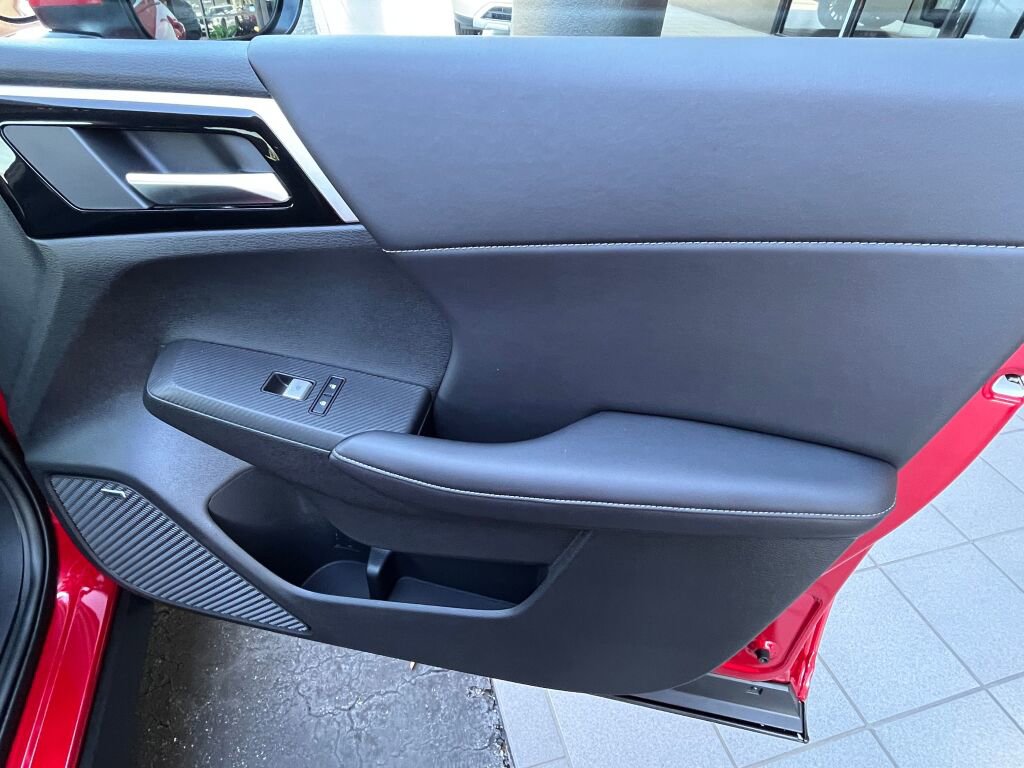 New 2025 Mitsubishi Outlander SE image 29