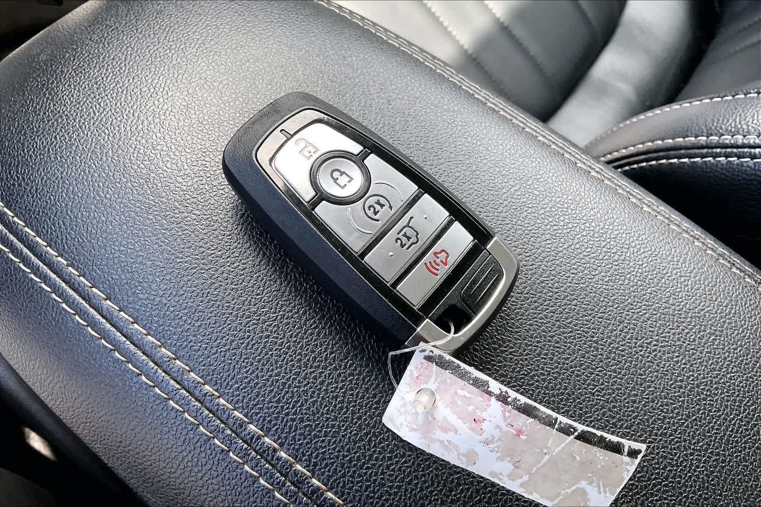 Used 2025 Ford Escape SE w/ PHEV Premium Package FWD image 19