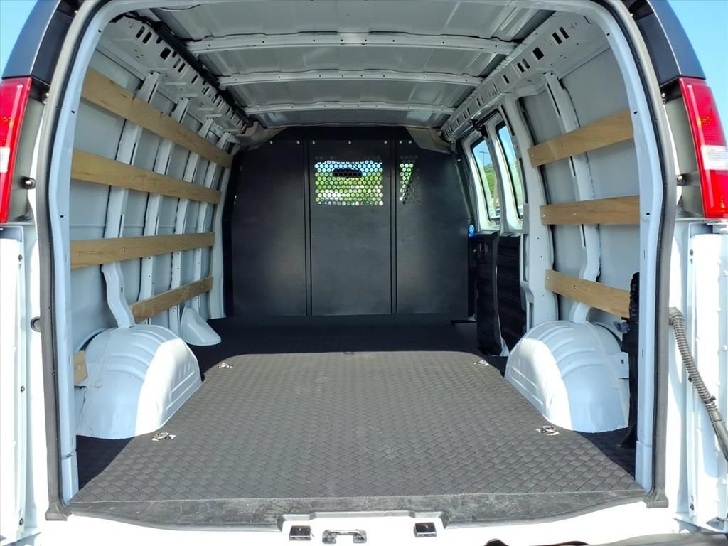 Used 2025 Chevrolet Express 2500 w/ Driver Convenience Package RWD image 18