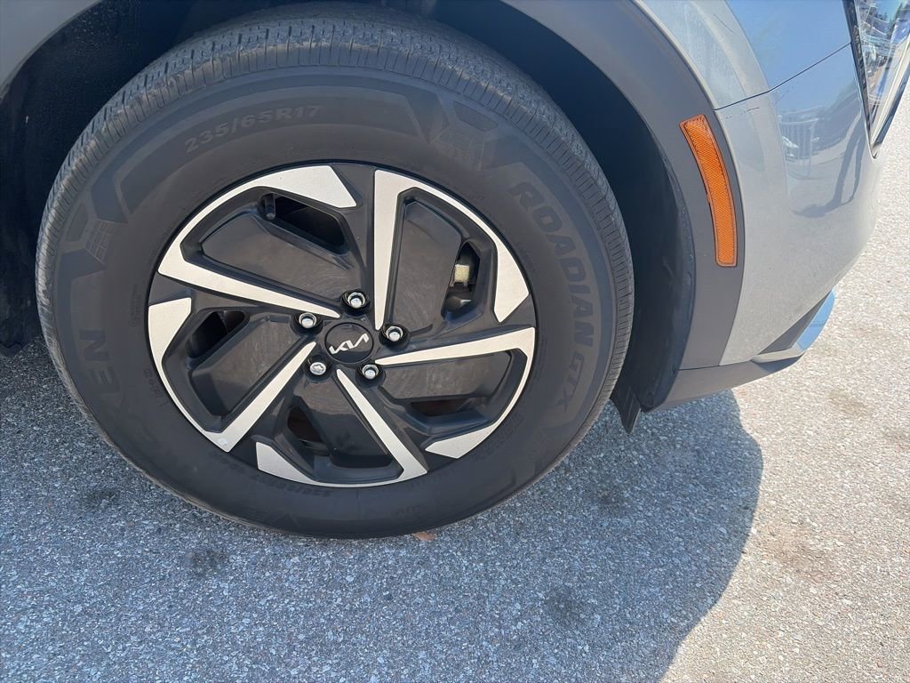 Used 2024 Kia Sportage LX image 9