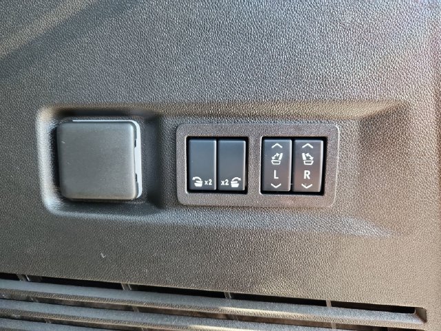 Used 2025 GMC Yukon AT4 w/ LPO, Floor Liner Package AWD/4WD image 33