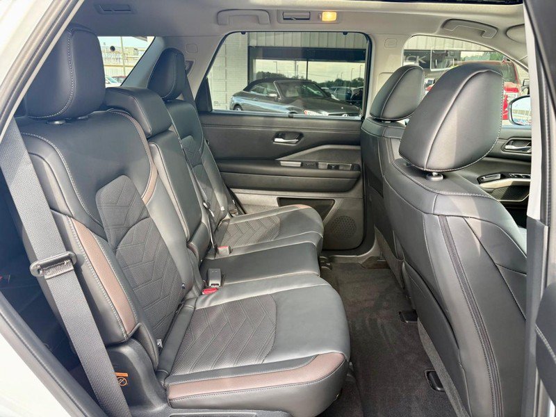 Used 2025 Nissan Pathfinder Platinum w/ Cargo Package FWD image 12