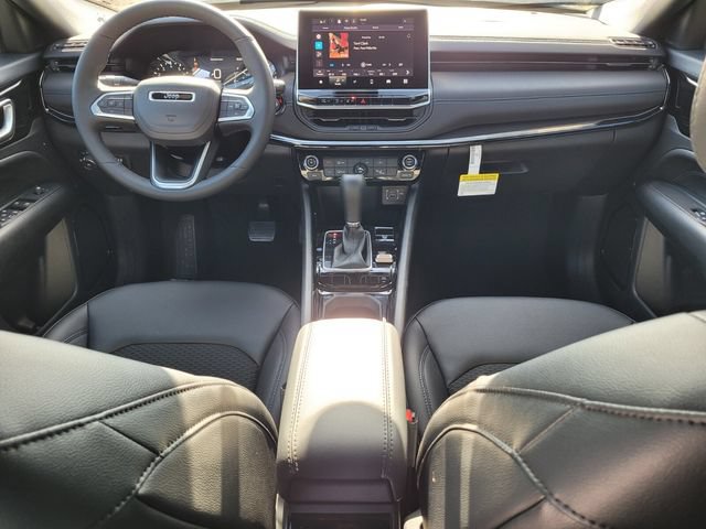 Used 2026 Jeep Compass Latitude AWD/4WD image 13