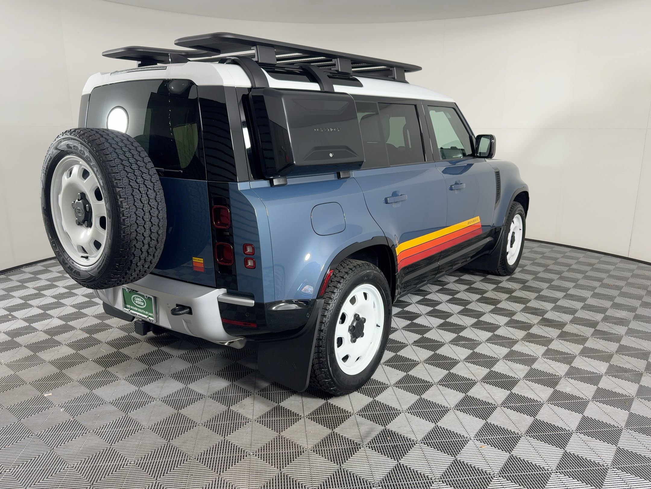 New 2025 Land Rover Defender 110 S image 28