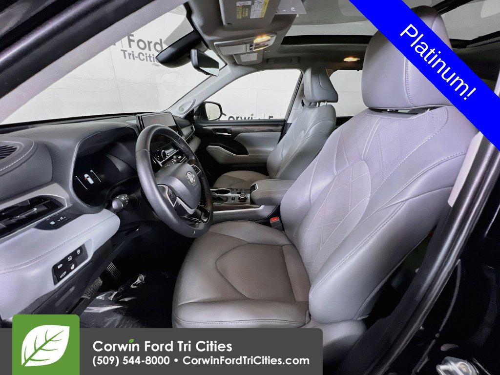 Used 2025 Toyota Highlander Platinum AWD/4WD image 25