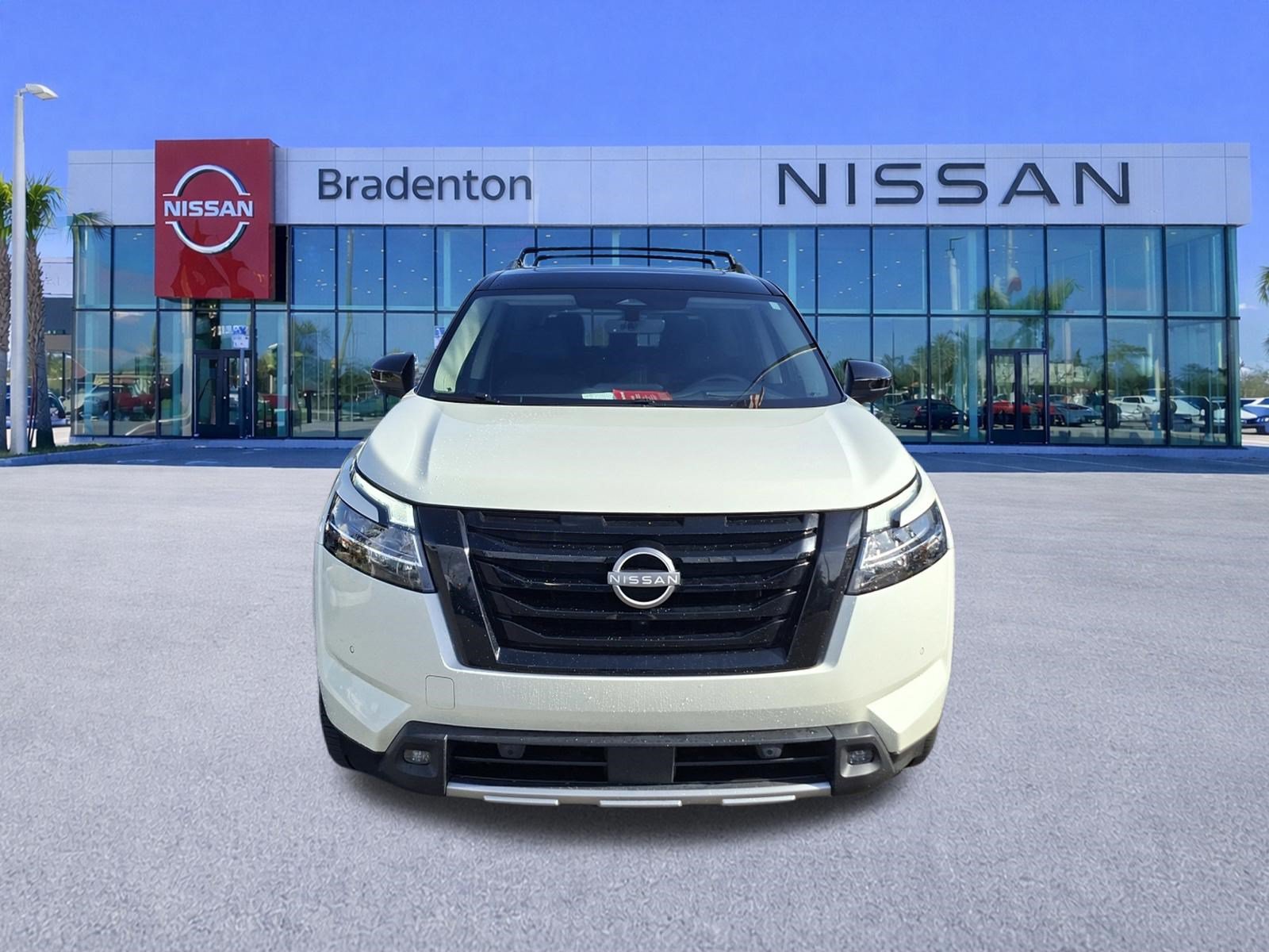 Certified 2023 Nissan Pathfinder Platinum AWD/4WD image 2