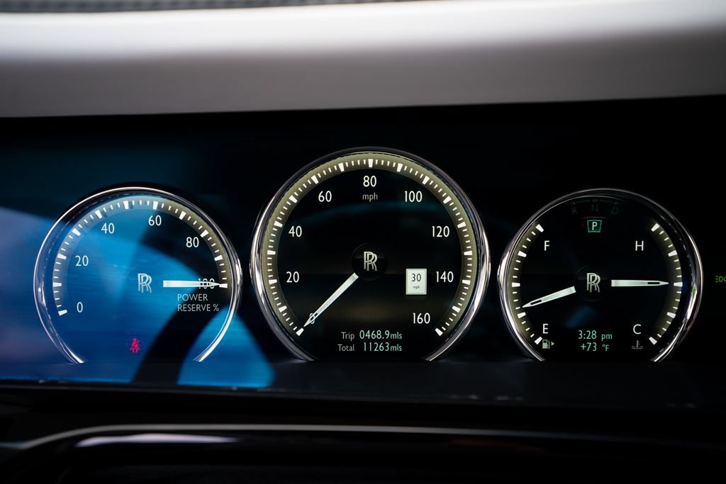 Used 2022 Rolls-Royce Phantom Sedan w/ The Phantom Package RWD image 38