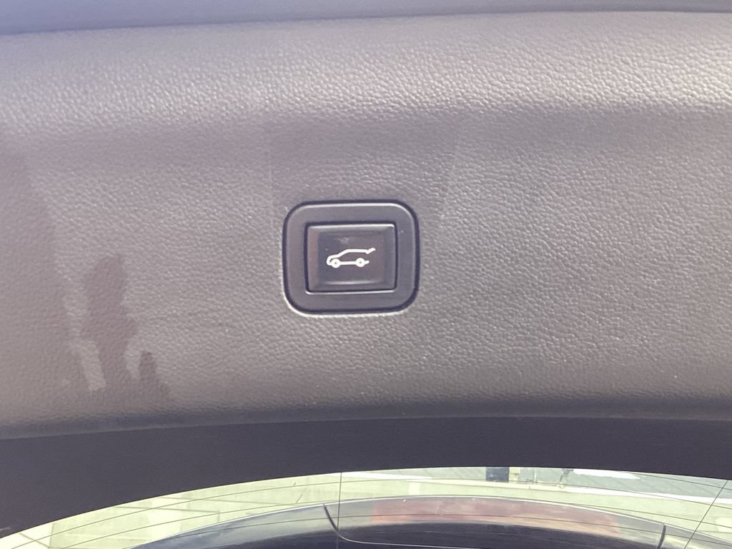 Used 2020 Buick Enclave Essence w/ Sound and Sites Package AWD/4WD image 26