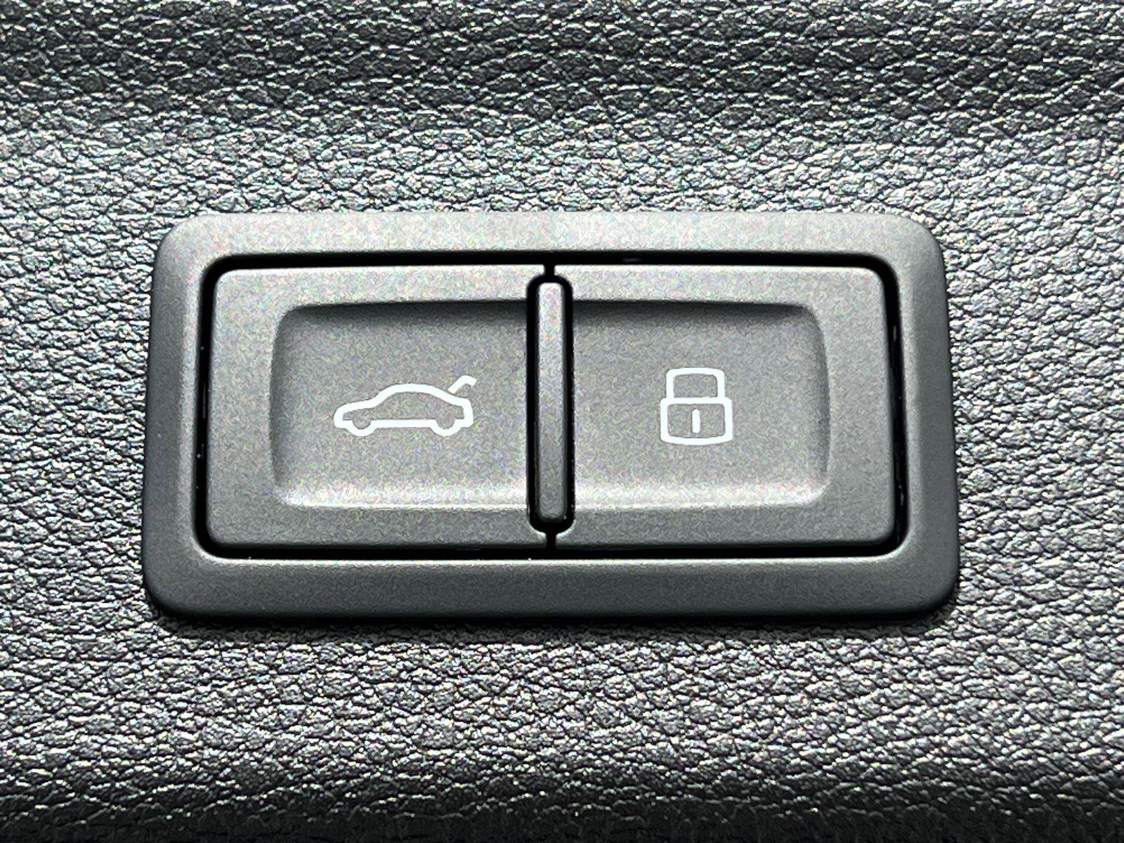 Certified 2025 Audi Q3 2.0T Premium Plus w/ Premium Plus Package image 19