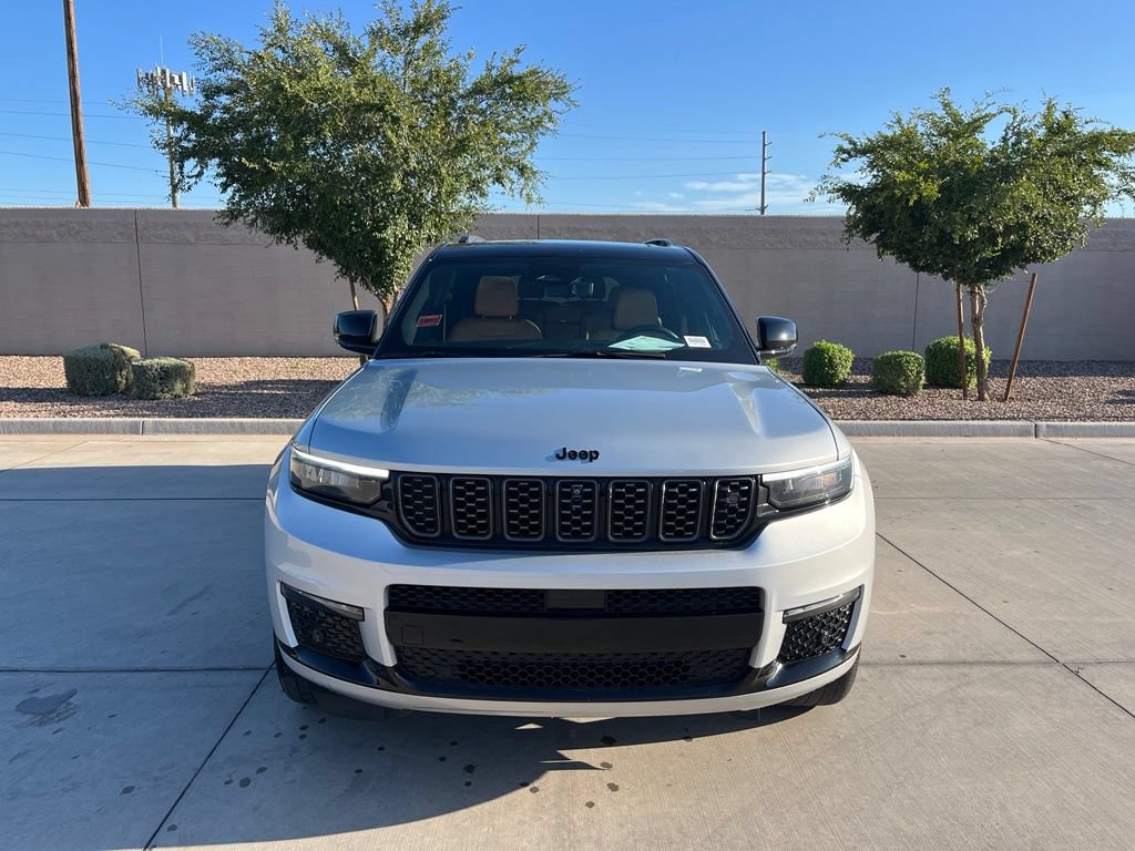 Used 2024 Jeep Grand Cherokee L Summit AWD/4WD image 4