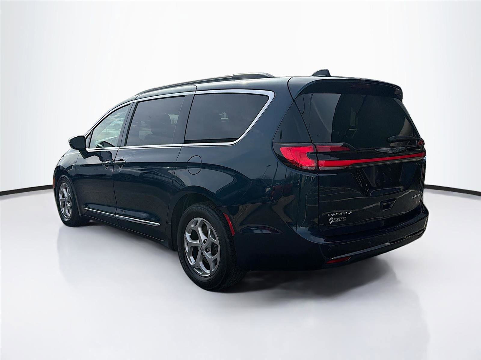 Used 2023 Chrysler Pacifica Limited image 5