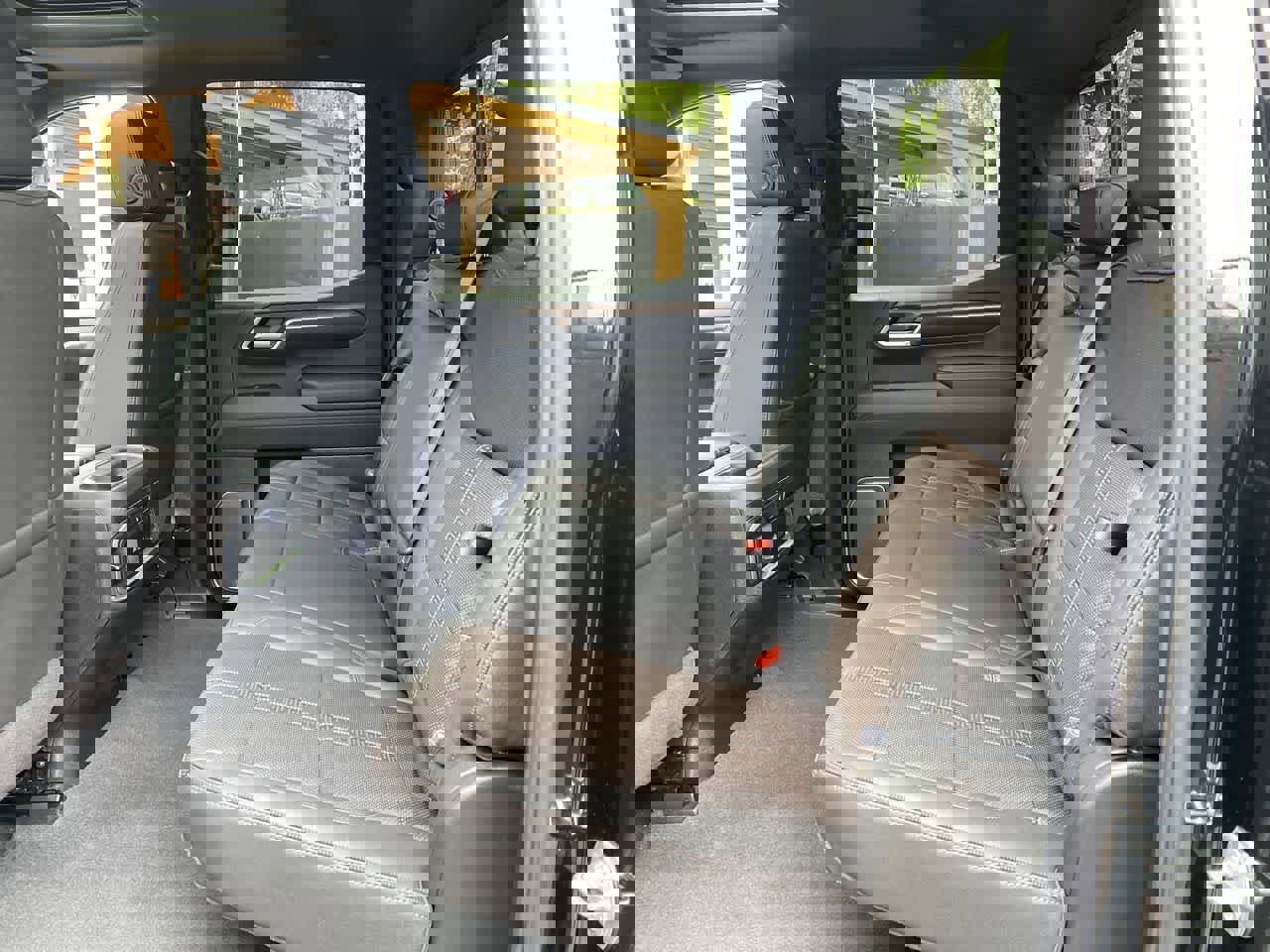 Used 2025 Chevrolet Silverado 1500 High Country w/ Midnight Edition AWD/4WD image 16