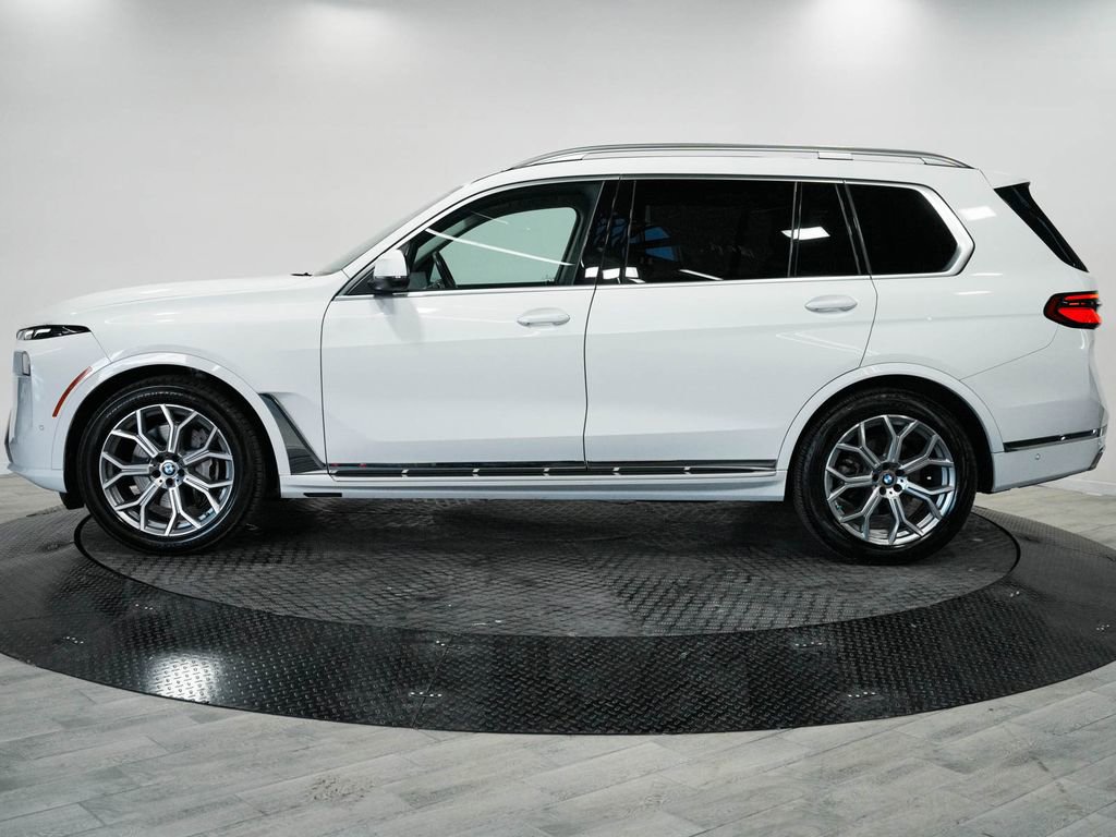 Used 2025 BMW X7 xDrive40i AWD/4WD image 4