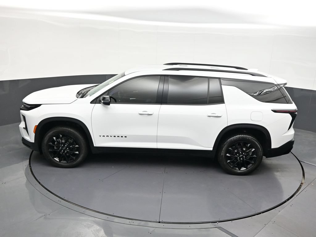 Used 2025 Chevrolet Traverse LT w/ Midnight/Sport Edition FWD image 18