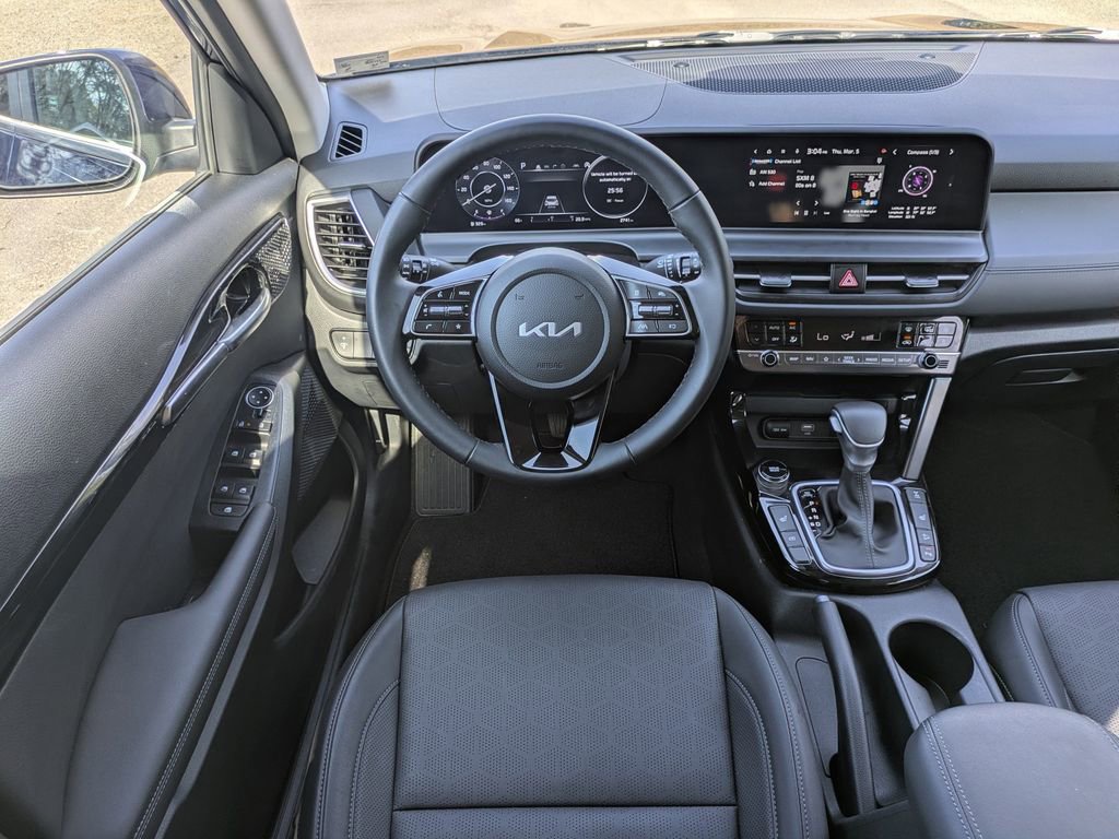 Used 2025 Kia Seltos EX image 16