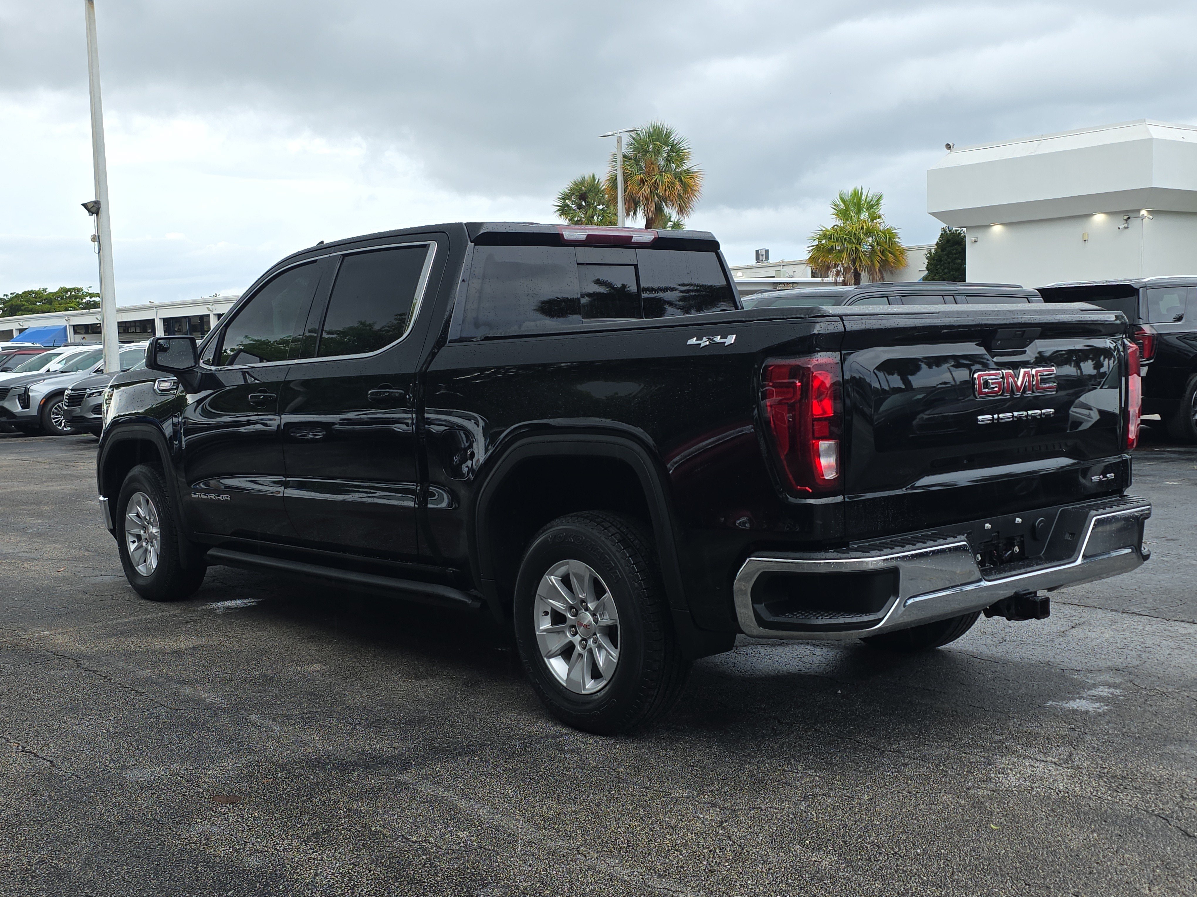 Used 2021 GMC Sierra 1500 SLE w/ Preferred Package AWD/4WD image 5