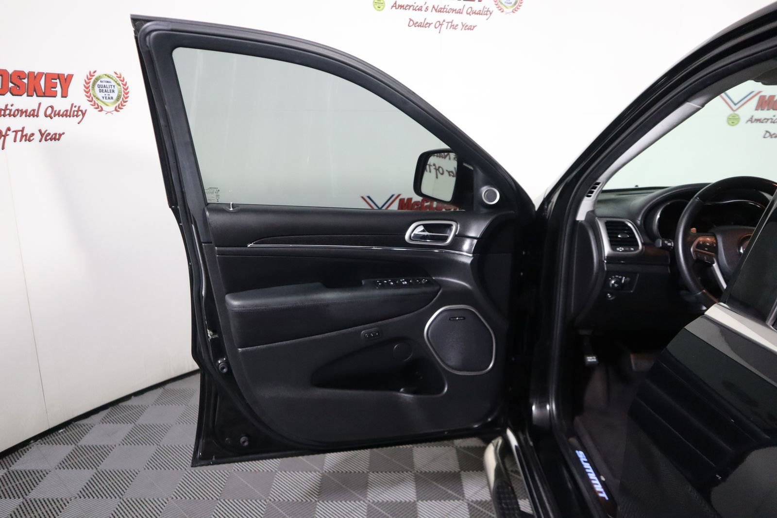 Used 2017 Jeep Grand Cherokee Summit AWD/4WD image 28