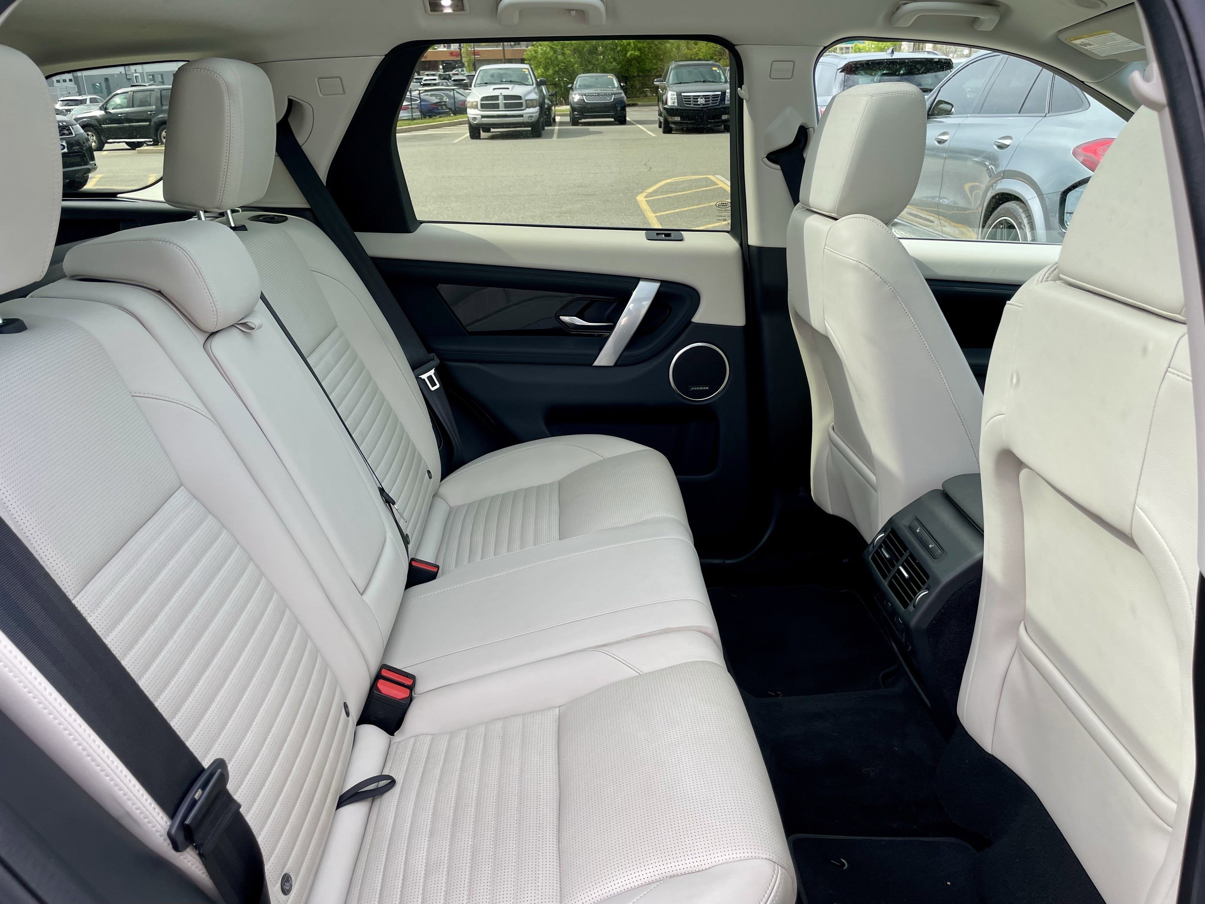 Used 2024 Land Rover Discovery Sport S image 30