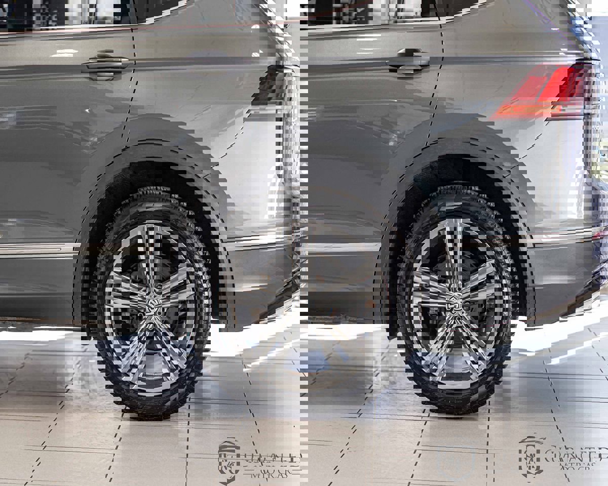 Used 2019 Volkswagen Tiguan SEL Premium image 8