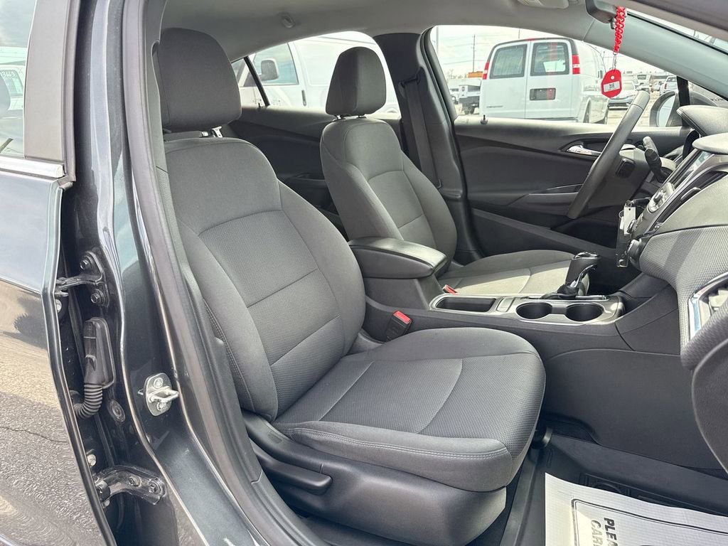Used 2019 Chevrolet Cruze LT image 25