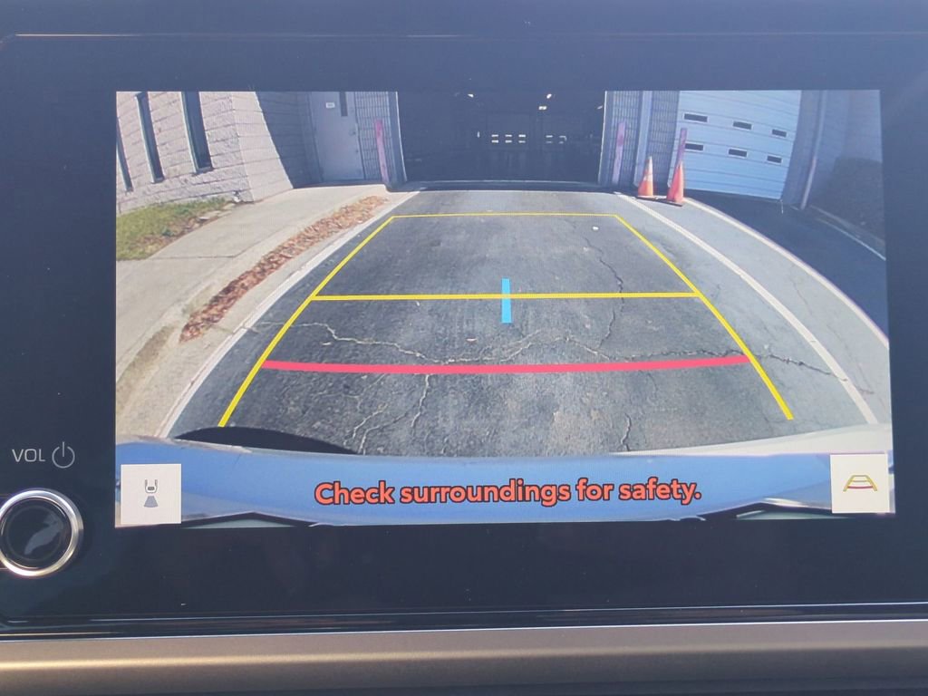 Used 2025 Toyota Camry SE image 18