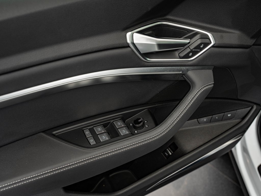 Used 2021 Audi e-tron Premium Plus w/ Premium Plus Package image 17