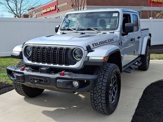 Used 2024 Jeep Gladiator Rubicon AWD/4WD image 3