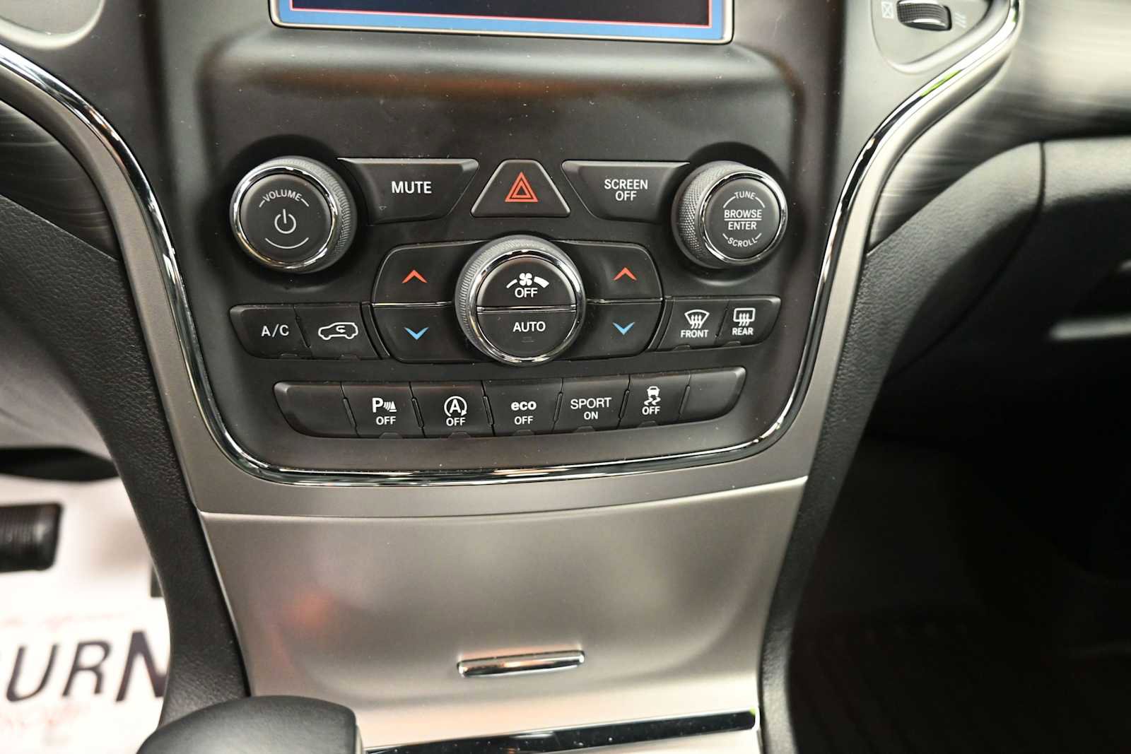Used 2022 Jeep Grand Cherokee Limited AWD/4WD image 8
