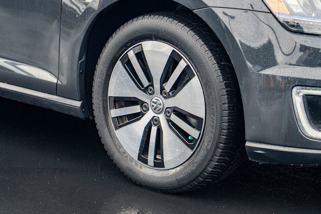 Used 2016 Volkswagen e-Golf SEL Premium image 7