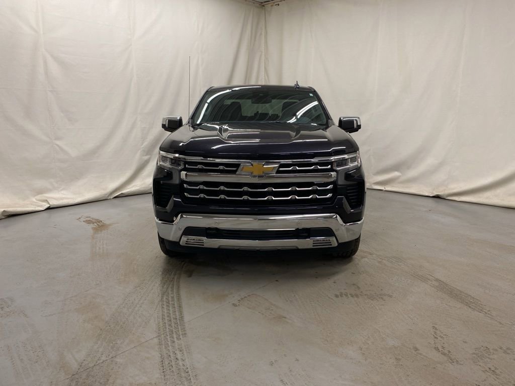 Used 2023 Chevrolet Silverado 1500 LTZ AWD/4WD image 3