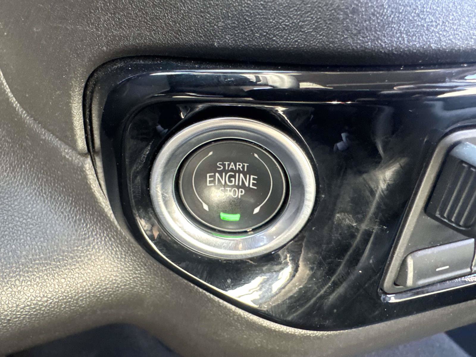 Certified 2025 GMC Sierra 1500 SLT AWD/4WD image 36