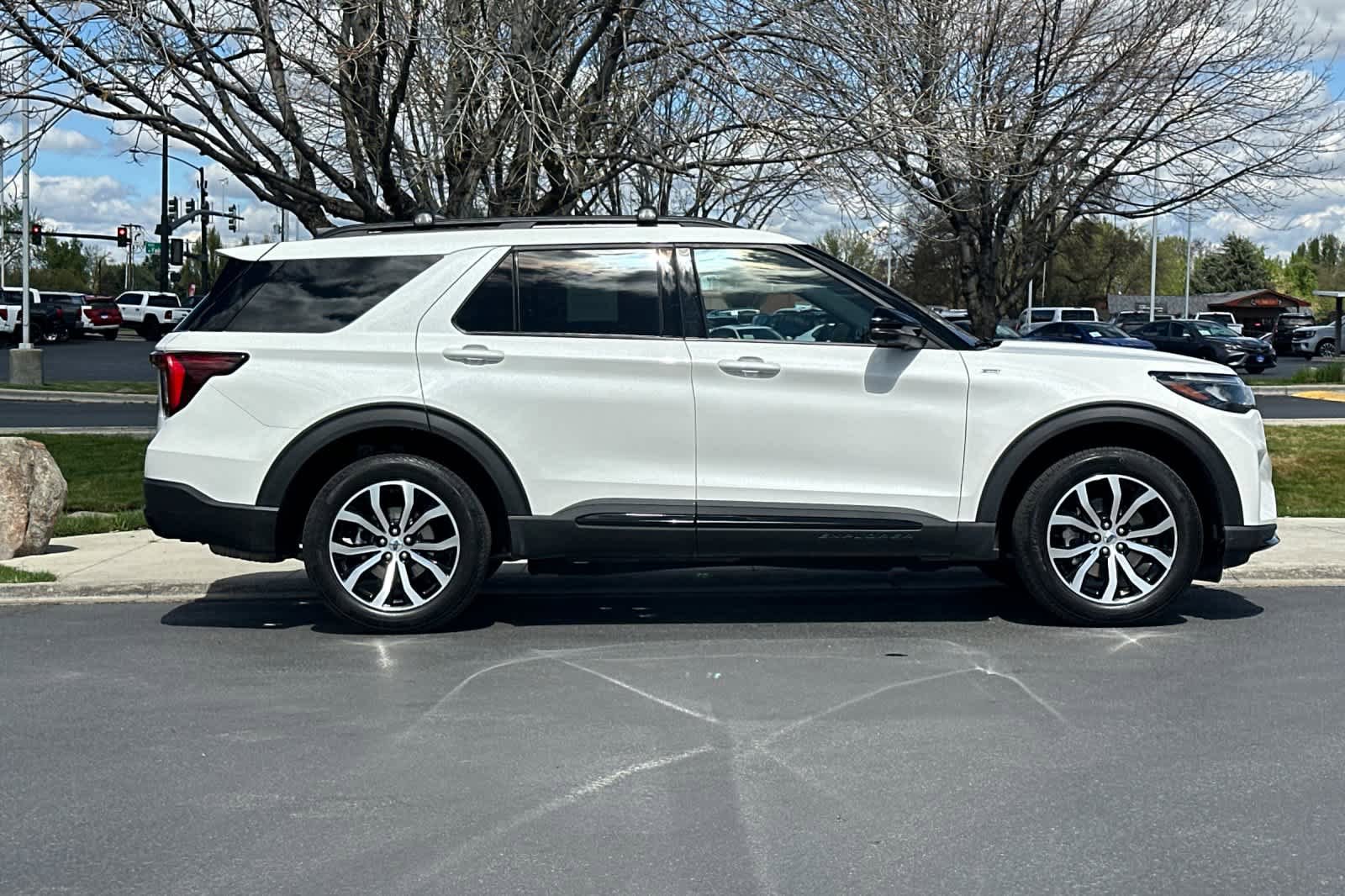 Certified 2025 Ford Explorer ST-Line AWD/4WD image 8