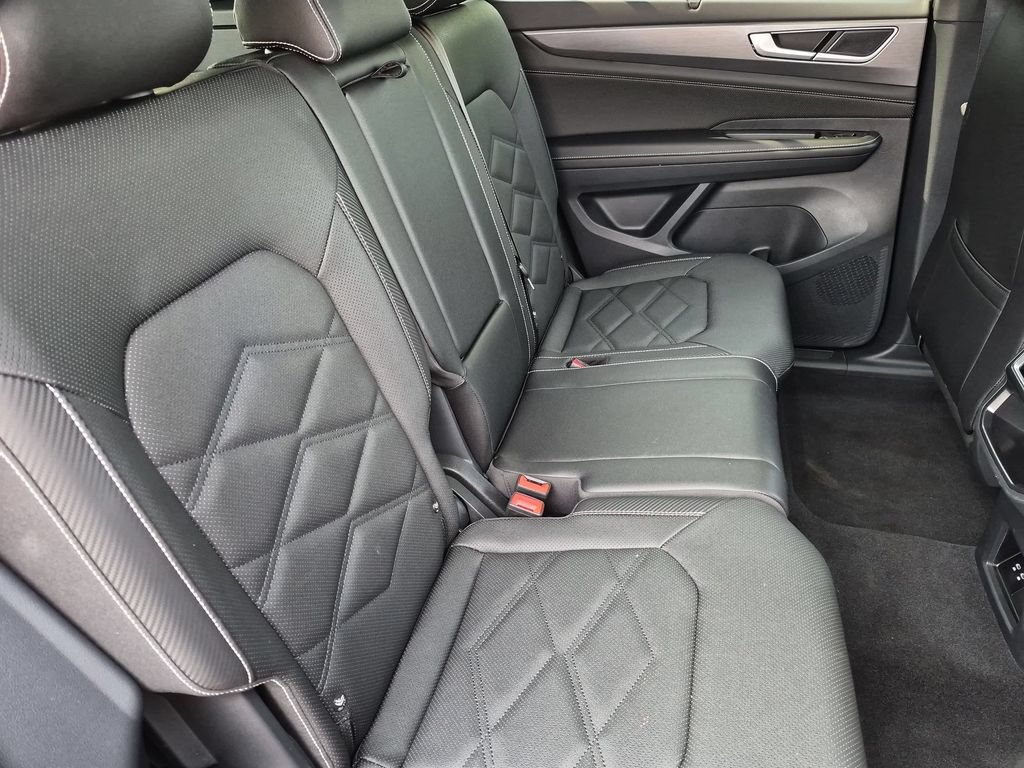Used 2025 Volkswagen Atlas Cross Sport SE FWD image 29